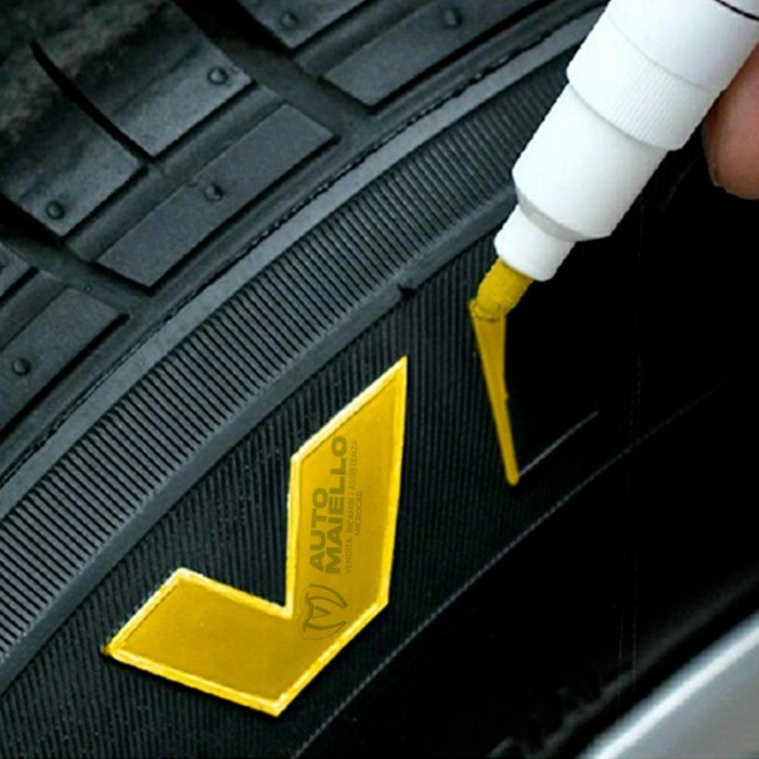 Decorazione gomme gialla