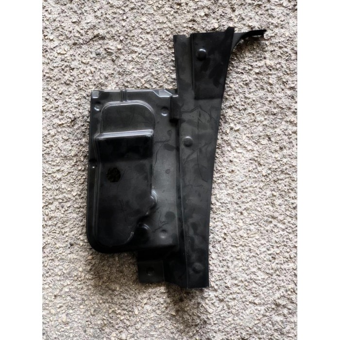 1002013 Tenuta alloggio plastica fanalino stop sinistro Microcar MC1